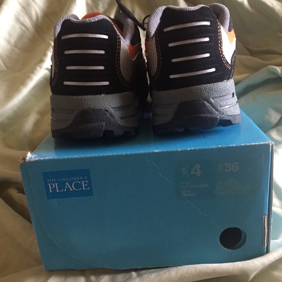 Children’s Place boys slip on shoes - Picture 8 of 8